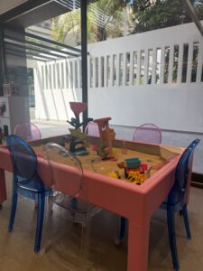 Splash λέρωμα παιδιών με άμμο στη Θεσσαλονίκη