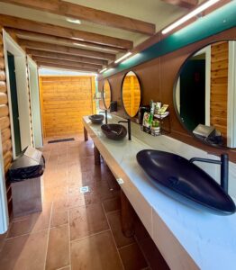 olympus forest park τουαλετες