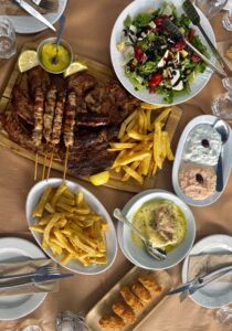 μουστάκας ταβέρνα φαγητό βασιλικά