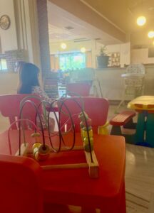 μουστάκας ταβέρνα με εσωτερικό παιδότοπο θεσσαλονίκη βασιλικά