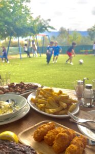 μουστακας εστιατόριο με παιδική χαρά βασιλικά θεσσαλονικης