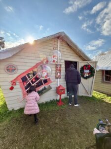 Σπιτάκι του αγίου Βασίλη στη μαγική πόλη