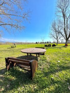 παγκάκια στο πάρκο αγίου βασιλείου