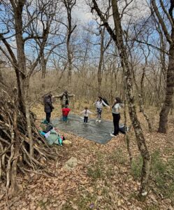 kids yoga στο δάσος
