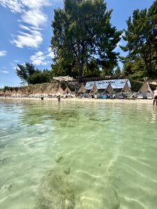 άκταιον κρυοπηγή beach bar kids friendly παραλία