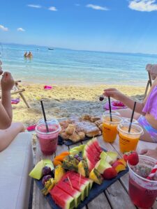 άκταιον κρυοπηγή beach bar