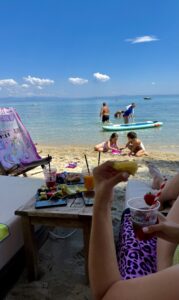 άκταιον κρυοπηγή beach bar