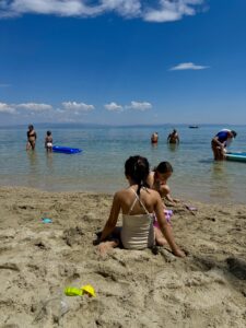 άκταιον κρυοπηγή beach bar