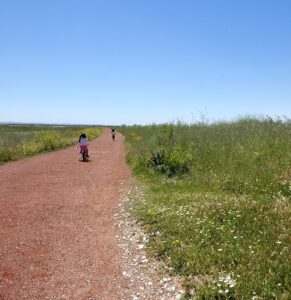 κόκκινος δρόμος στην λιμνοθάλασσα καλοχώρι