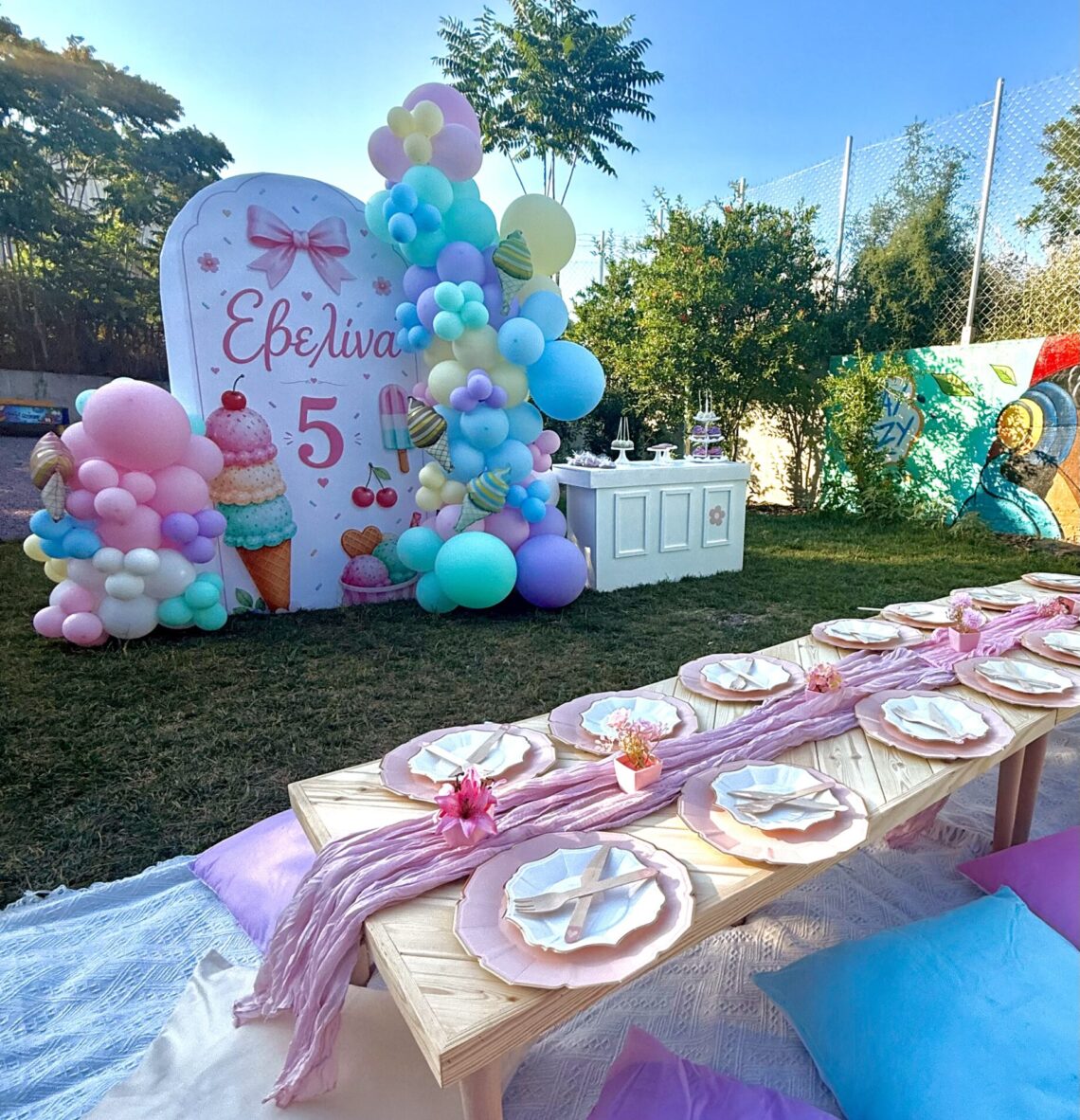 Tales & Nest Events πιν νικ party