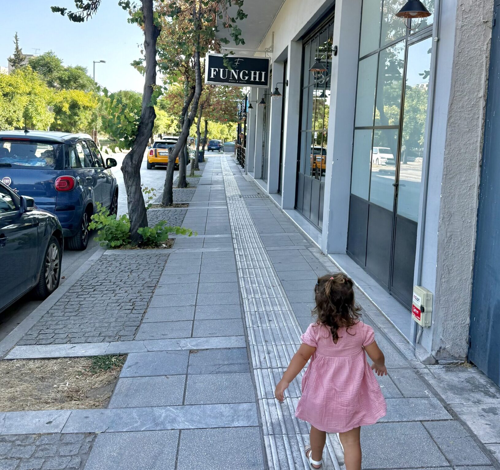 πιτσαρία funghi με παιδότοπο